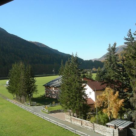 Hotel Adler Garni Цернец Екстер'єр фото
